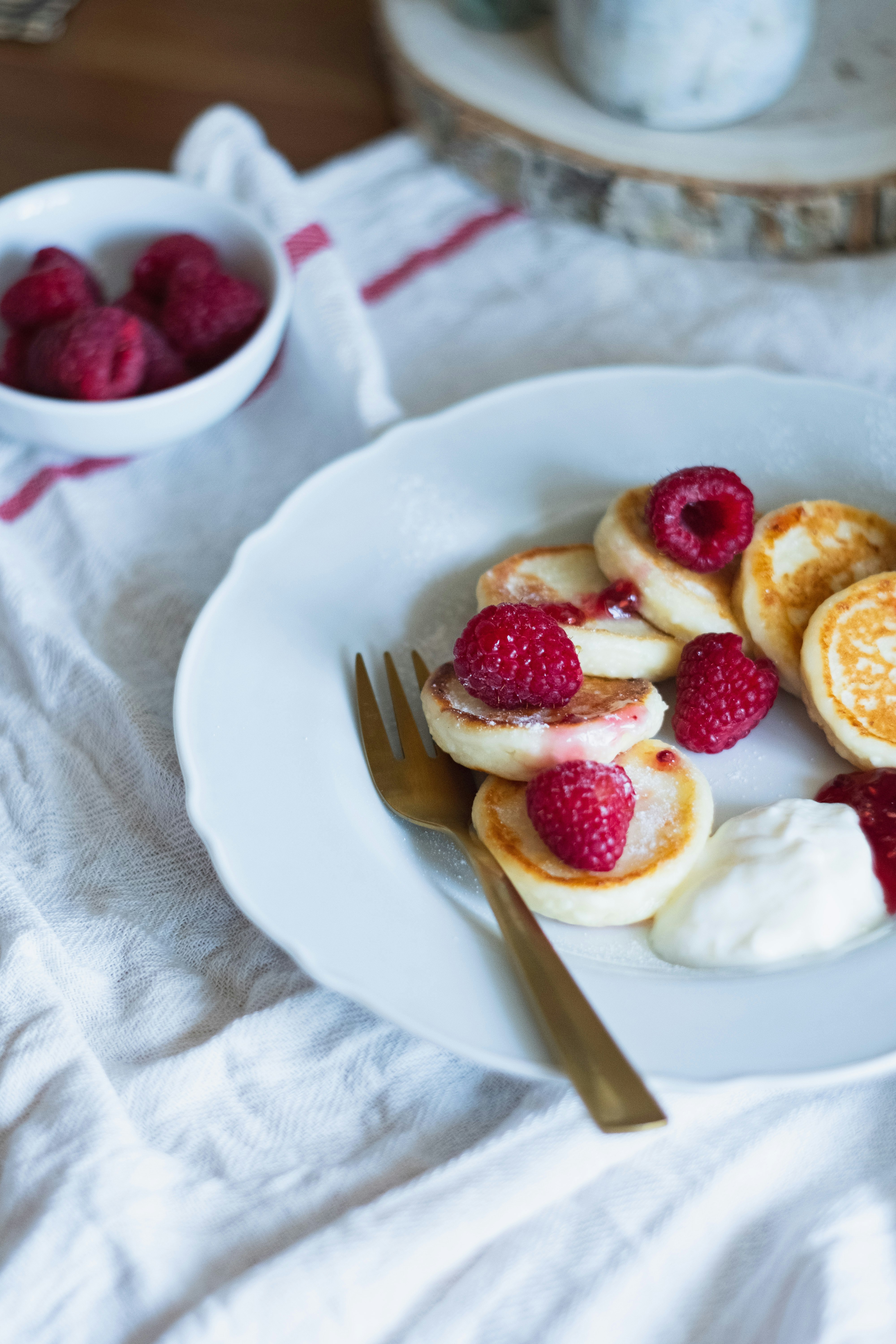 sliced strawberries on white ceramic plate